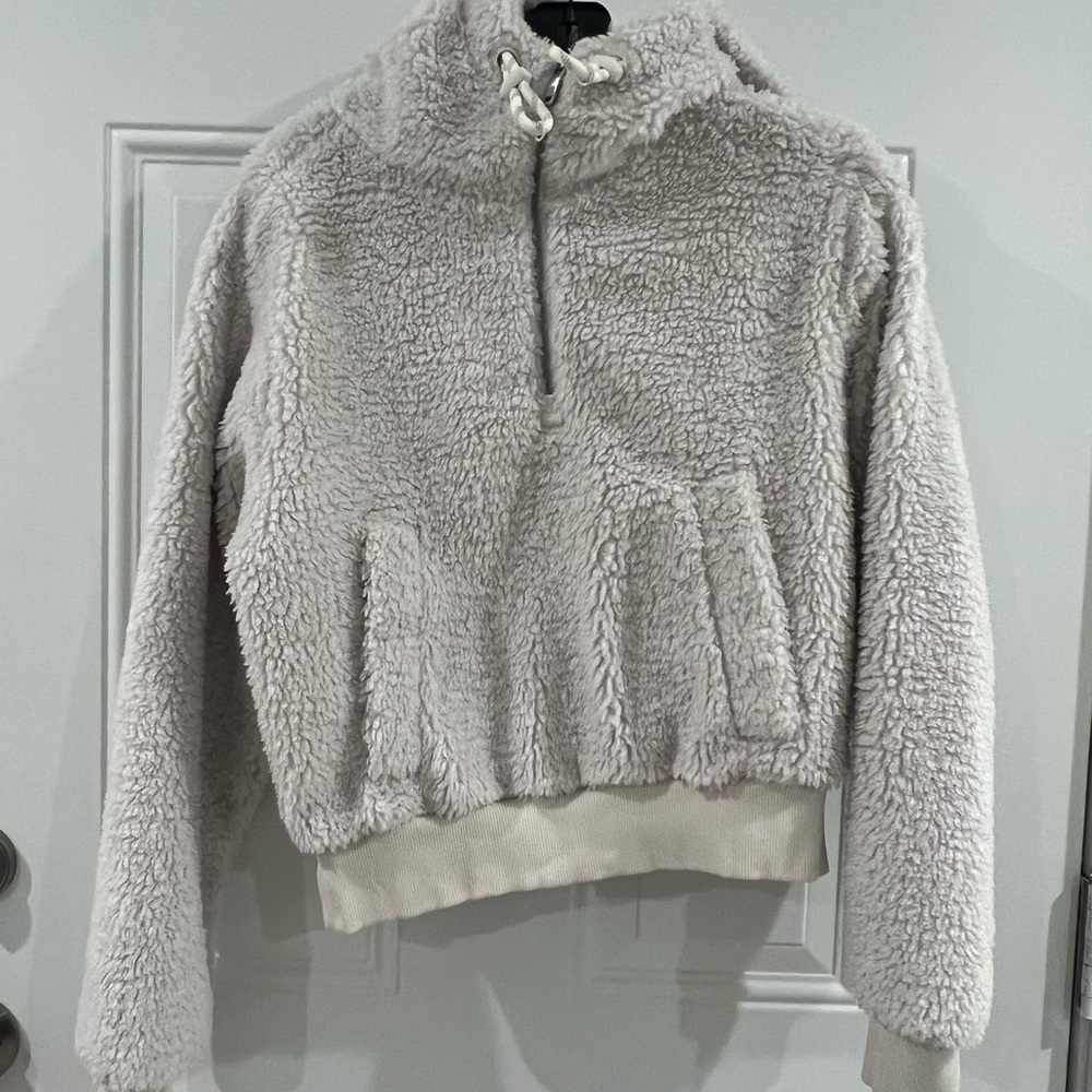 Lululemon textured fleece size 4
